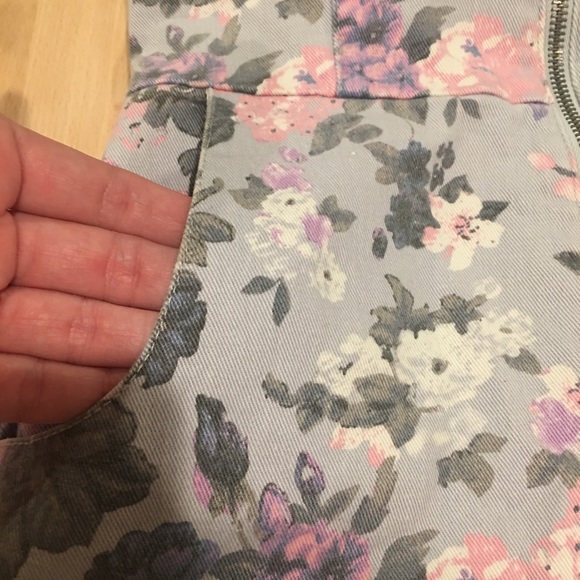 Kimchi Blue - strapless dress with pockets - Picture 3 of 5